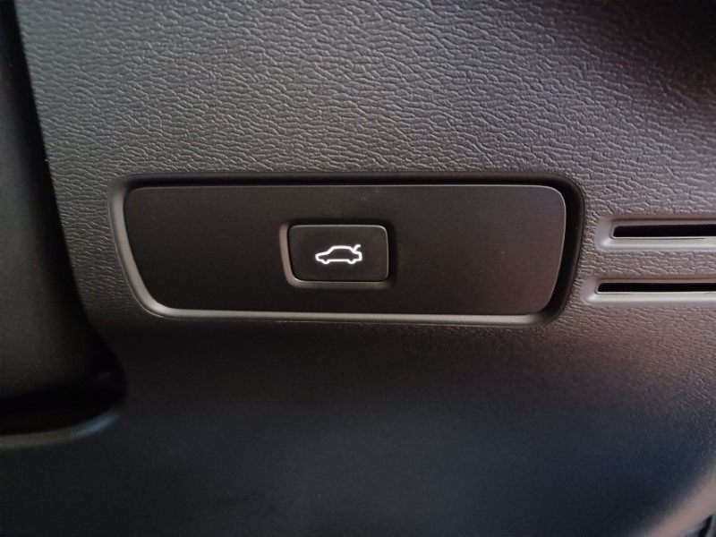 2023 (73) VOLVO XC40 2.0 B3P Plus Dark 5dr Auto 5535429