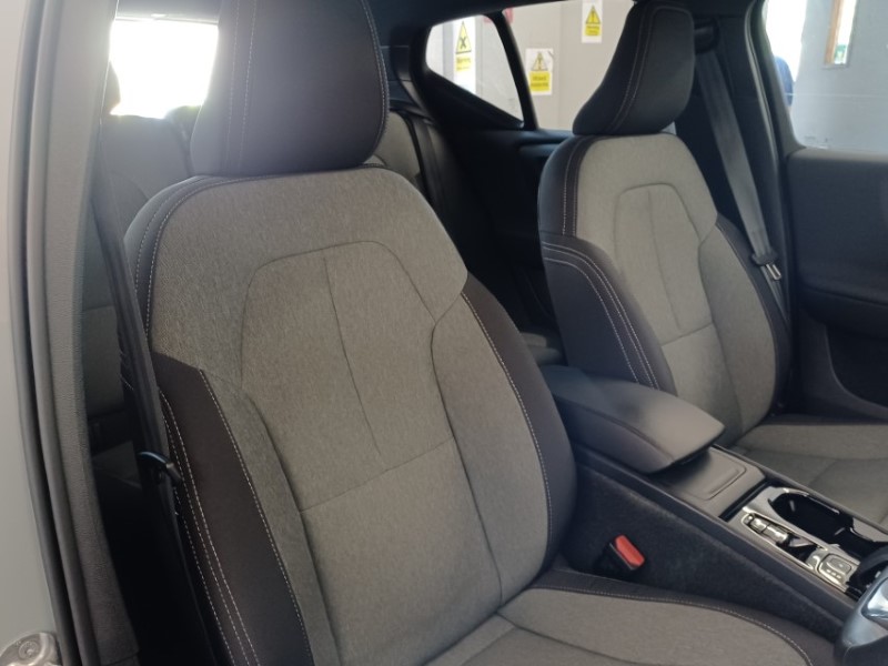 2023 (73) VOLVO XC40 2.0 B3P Plus Dark 5dr Auto 5535453