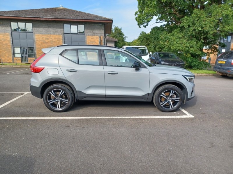 2023 (73) VOLVO XC40 2.0 B3P Plus Dark 5dr Auto 5535427