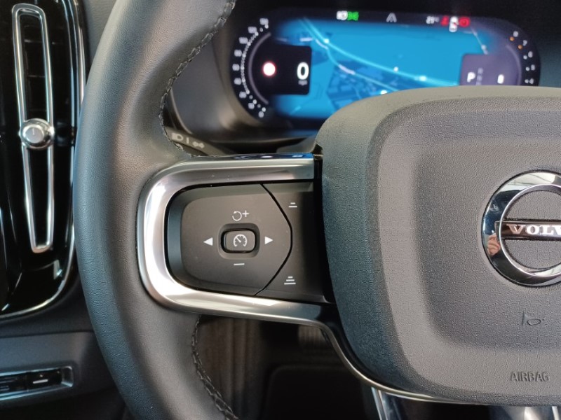2023 (73) VOLVO XC40 2.0 B3P Plus Dark 5dr Auto 5535432