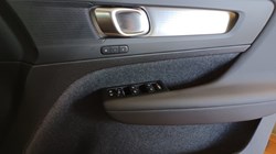 2023 (73) VOLVO XC40 2.0 B3P Plus Dark 5dr Auto 5535430