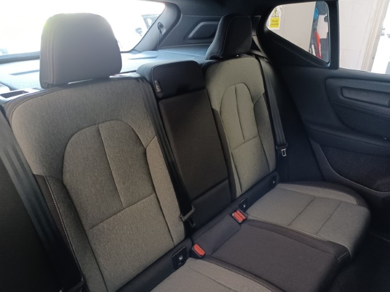 2023 (73) VOLVO XC40 2.0 B3P Plus Dark 5dr Auto 5535455