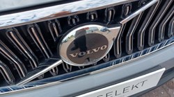 2025 (75) VOLVO XC40 2.0 B3P Ultra Bright 5dr Auto 5533436