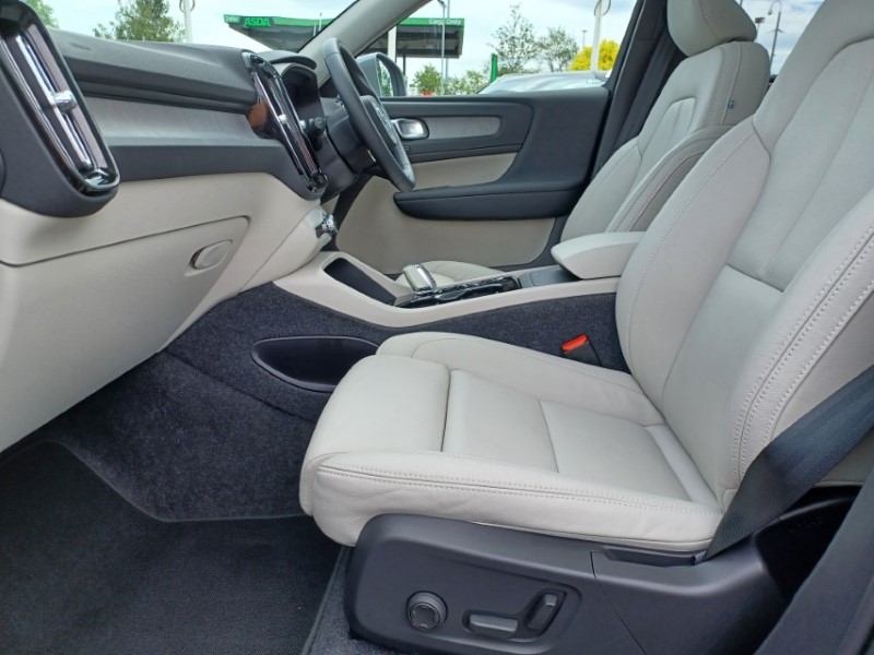 2025 (75) VOLVO XC40 2.0 B3P Ultra Bright 5dr Auto 5533424