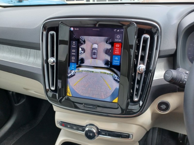 2025 (75) VOLVO XC40 2.0 B3P Ultra Bright 5dr Auto 5533401
