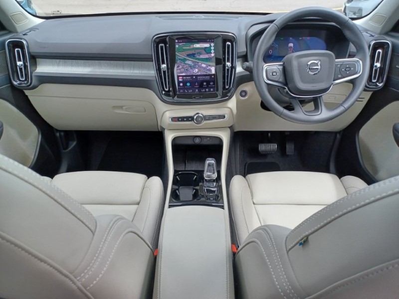 2025 (75) VOLVO XC40 2.0 B3P Ultra Bright 5dr Auto 5533423