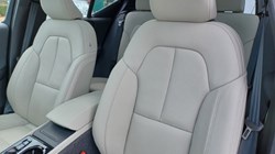 2025 (75) VOLVO XC40 2.0 B3P Ultra Bright 5dr Auto 5533427