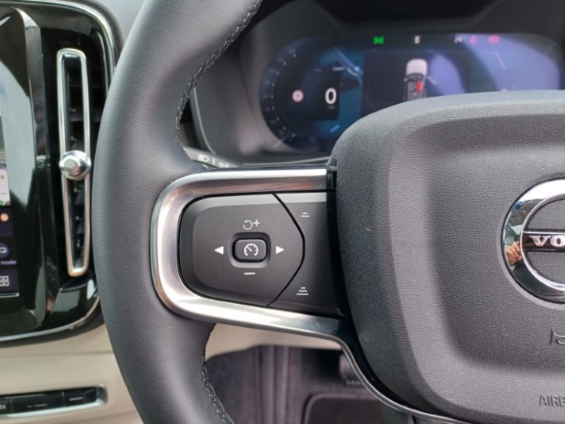2025 (75) VOLVO XC40 2.0 B3P Ultra Bright 5dr Auto 5533408