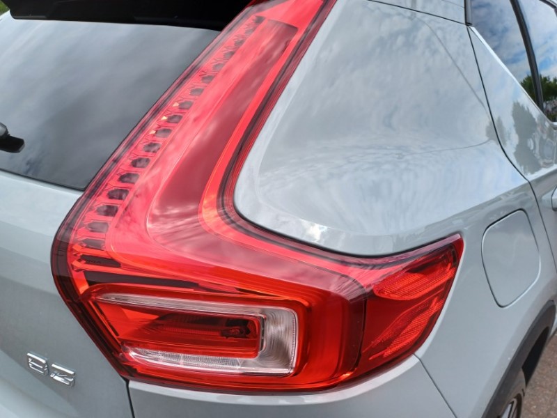 2025 (75) VOLVO XC40 2.0 B3P Ultra Bright 5dr Auto 5533442
