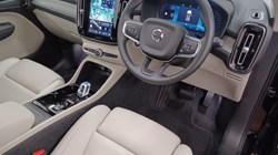 2025 (75) VOLVO XC40 2.0 B3P Ultra Bright 5dr Auto 5547369