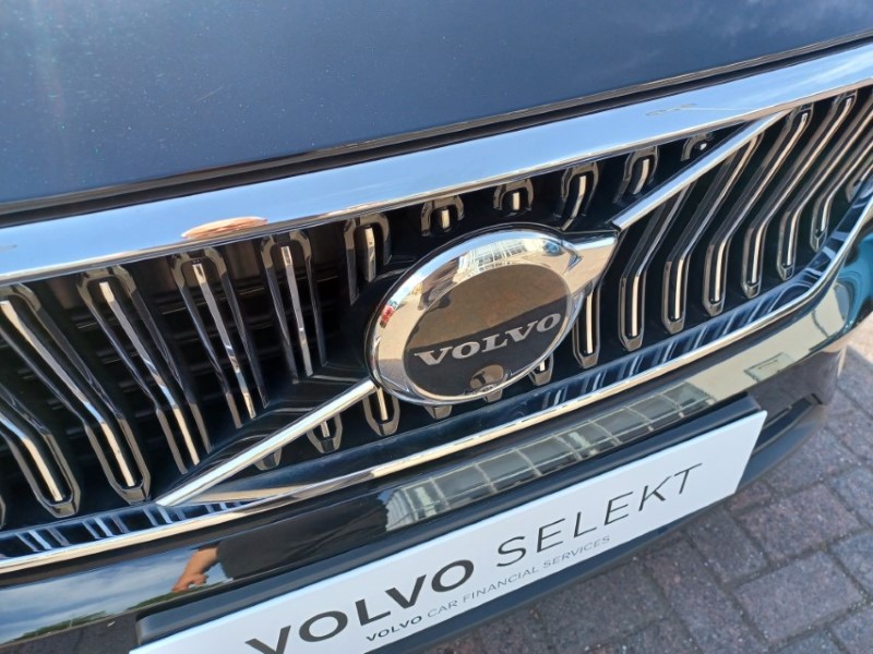 2025 (75) VOLVO XC40 2.0 B3P Ultra Bright 5dr Auto 5547401