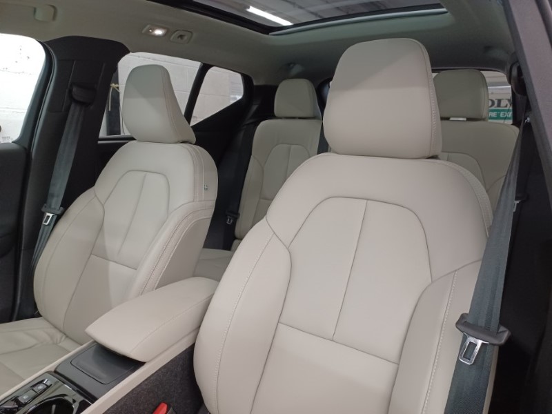 2025 (75) VOLVO XC40 2.0 B3P Ultra Bright 5dr Auto 5547387