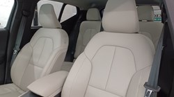 2025 (75) VOLVO XC40 2.0 B3P Ultra Bright 5dr Auto 5547387