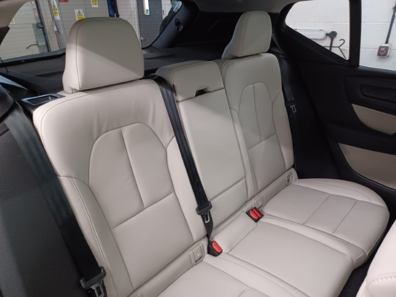 2025 (75) VOLVO XC40 2.0 B3P Ultra Bright 5dr Auto 5547373