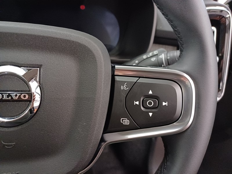 2025 (75) VOLVO XC40 2.0 B3P Ultra Bright 5dr Auto 5547352