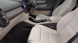 2025 (75) VOLVO XC40 2.0 B3P Ultra Bright 5dr Auto 5547384
