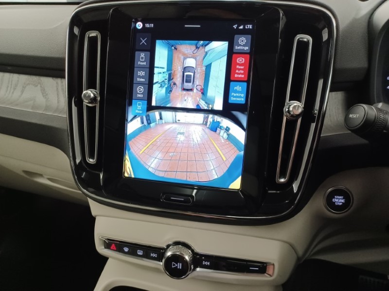 2025 (75) VOLVO XC40 2.0 B3P Ultra Bright 5dr Auto 5547363