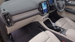 2025 (75) VOLVO XC40 2.0 B3P Ultra Bright 5dr Auto 5547383