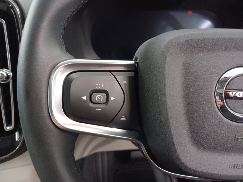 2025 (75) VOLVO XC40 2.0 B3P Ultra Bright 5dr Auto 5547351