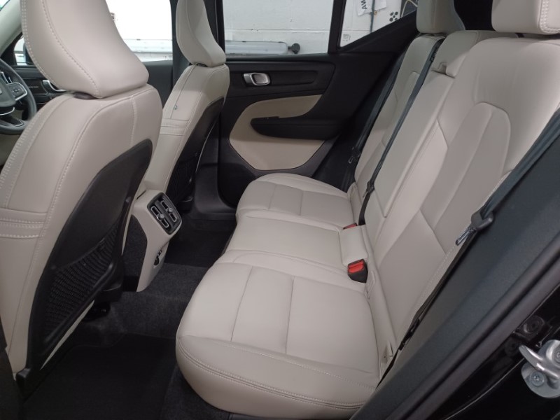 2025 (75) VOLVO XC40 2.0 B3P Ultra Bright 5dr Auto 5547388