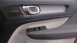 2025 (75) VOLVO XC40 2.0 B3P Ultra Bright 5dr Auto 5547348