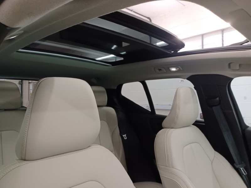 2025 (75) VOLVO XC40 2.0 B3P Ultra Bright 5dr Auto 5547372