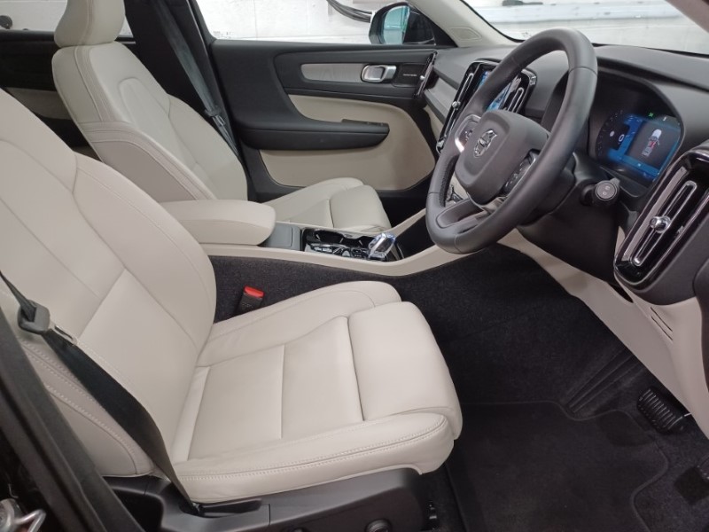 2025 (75) VOLVO XC40 2.0 B3P Ultra Bright 5dr Auto 5547370