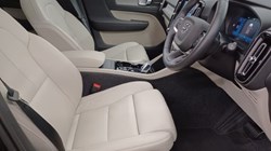 2025 (75) VOLVO XC40 2.0 B3P Ultra Bright 5dr Auto 5547370