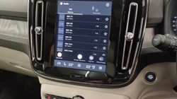 2025 (75) VOLVO XC40 2.0 B3P Ultra Bright 5dr Auto 5547360