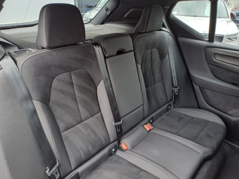 2025 (25) VOLVO XC40 2.0 B4P Plus Dark 5dr Auto 5560878