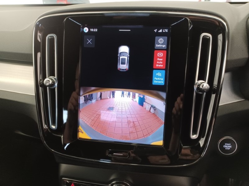 2025 (25) VOLVO XC40 2.0 B4P Plus Dark 5dr Auto 5560867