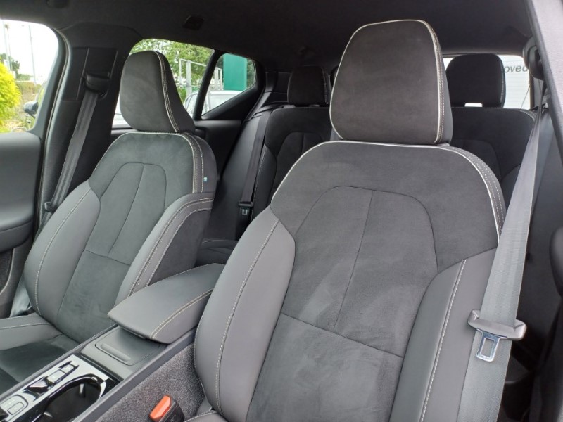 2025 (25) VOLVO XC40 2.0 B4P Plus Dark 5dr Auto 5560888