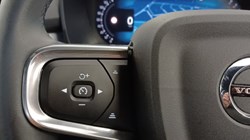 2025 (25) VOLVO XC40 2.0 B4P Plus Dark 5dr Auto 5560870