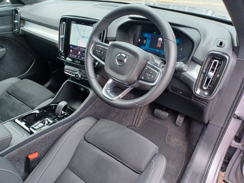 2025 (25) VOLVO XC40 2.0 B4P Plus Dark 5dr Auto 5560873