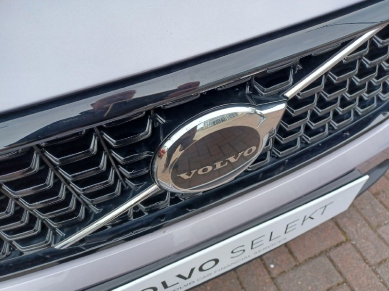 2025 (25) VOLVO XC40 2.0 B4P Plus Dark 5dr Auto 5560900