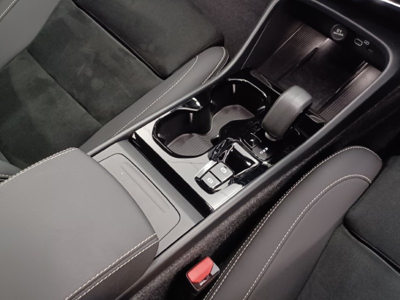 2025 (25) VOLVO XC40 2.0 B4P Plus Dark 5dr Auto 5560872