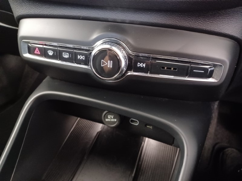 2025 (25) VOLVO XC40 2.0 B4P Plus Dark 5dr Auto 5560858