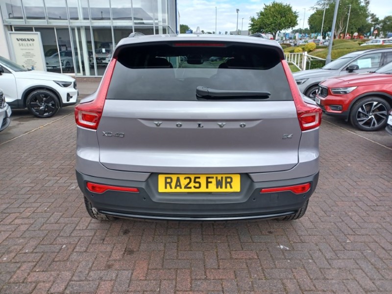 2025 (25) VOLVO XC40 2.0 B4P Plus Dark 5dr Auto 5560853