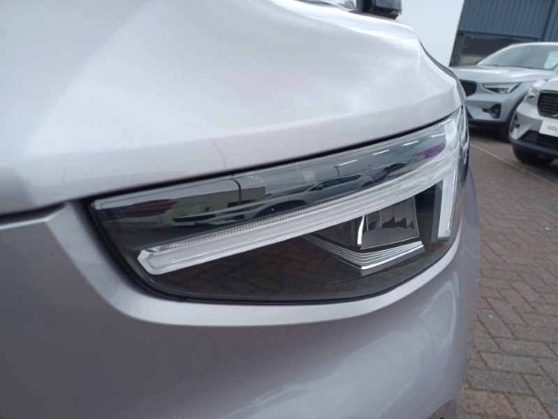 2025 (25) VOLVO XC40 2.0 B4P Plus Dark 5dr Auto 5560901