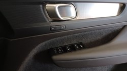 2025 (25) VOLVO XC40 2.0 B4P Plus Dark 5dr Auto 5560859