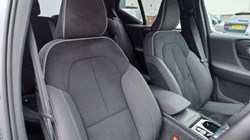 2025 (25) VOLVO XC40 2.0 B4P Plus Dark 5dr Auto 5560877