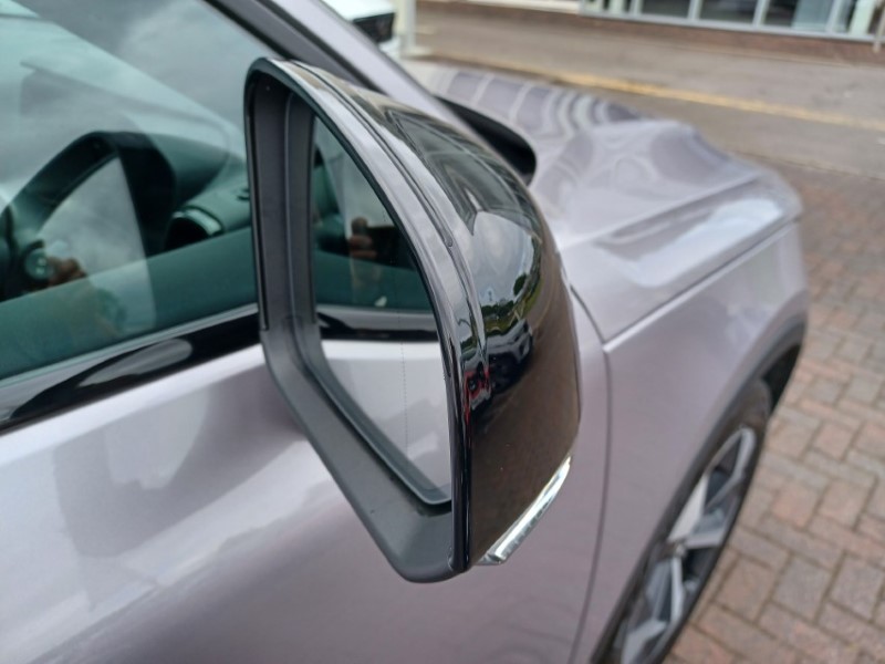 2025 (25) VOLVO XC40 2.0 B4P Plus Dark 5dr Auto 5560898