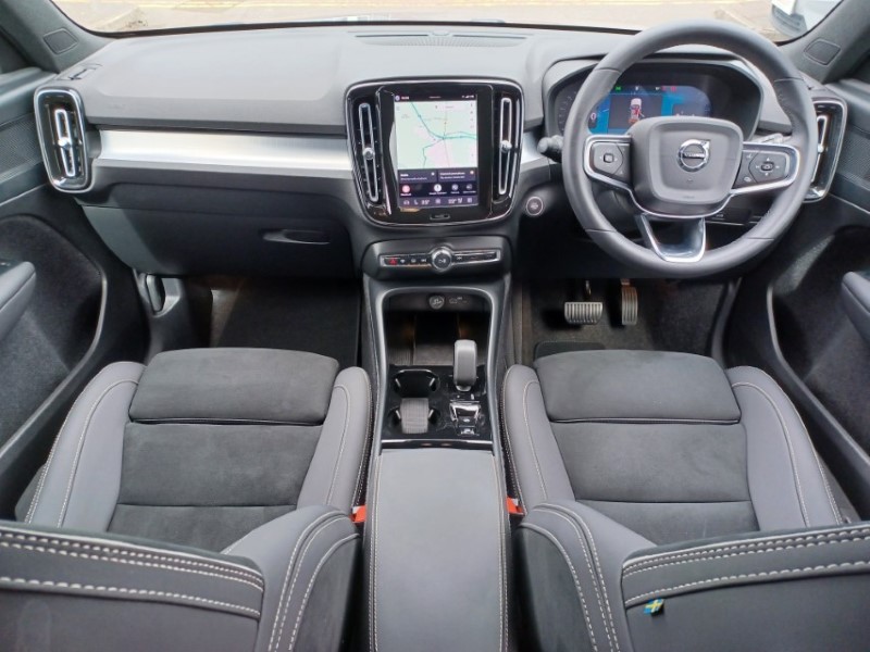 2025 (25) VOLVO XC40 2.0 B4P Plus Dark 5dr Auto 5560882
