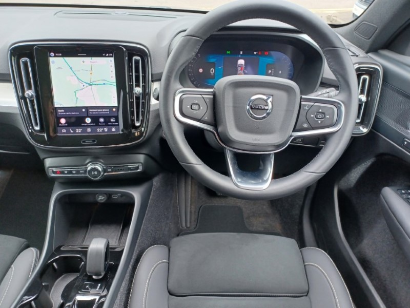 2025 (25) VOLVO XC40 2.0 B4P Plus Dark 5dr Auto 5560881