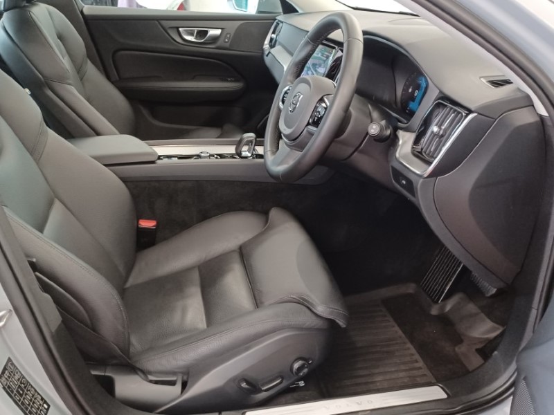 2023 (23) VOLVO V60 2.0 B5P Cross Country Plus 5dr AWD Auto 5551365