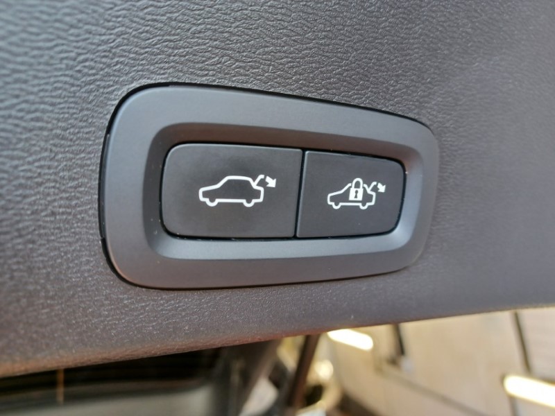 2023 (23) VOLVO XC40 1.5 T5 Recharge PHEV Ultimate Dark 5dr Auto 5569301