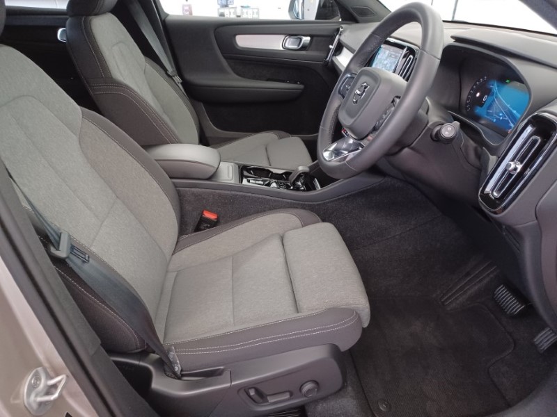 2023 (23) VOLVO XC40 2.0 B3P Plus Dark 5dr Auto 5578488