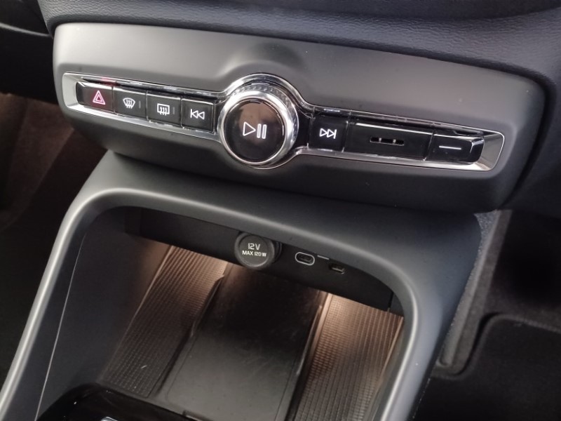 2023 (23) VOLVO XC40 2.0 B3P Plus Dark 5dr Auto 5578477
