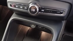 2023 (23) VOLVO XC40 2.0 B3P Plus Dark 5dr Auto 5578477