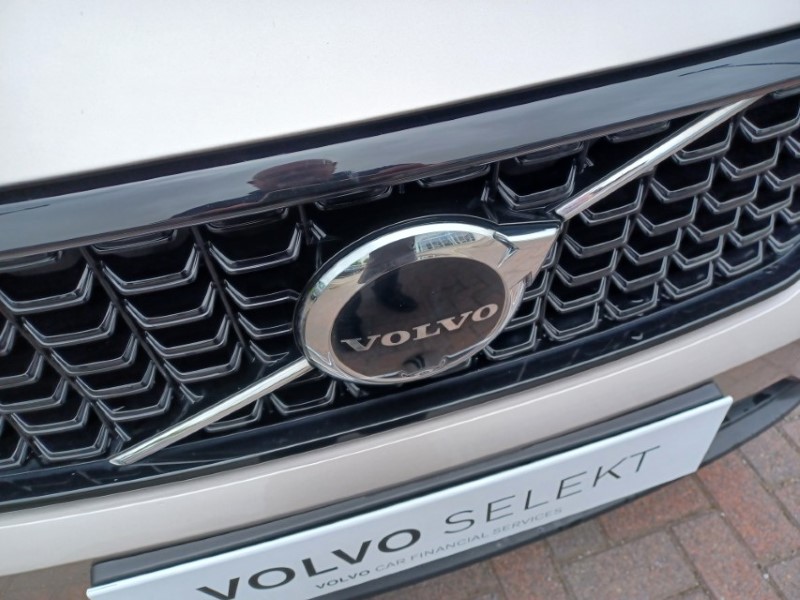 2023 (23) VOLVO XC40 2.0 B3P Plus Dark 5dr Auto 5578512